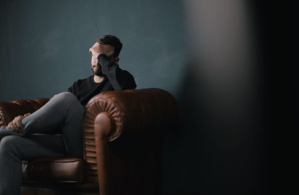 persona stressata che riflette